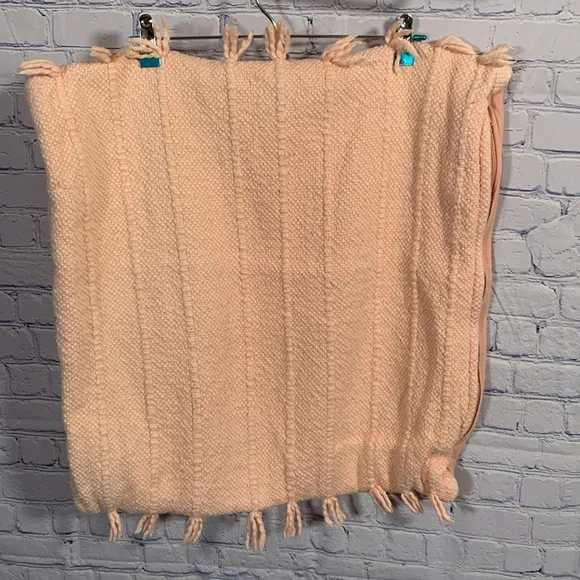 Magaschoni Set of 2 Pillow Covers Pink Tasseled - Picture 3 of 14